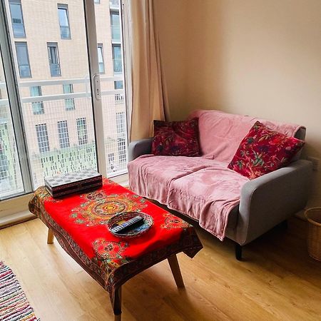 Bright Fun Relaxing Apartment In The Heart Of Epsom Ngoại thất bức ảnh